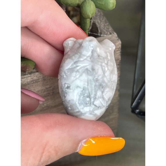 Chubby anatomical crystal heart polished stone - Picture 5 of 8